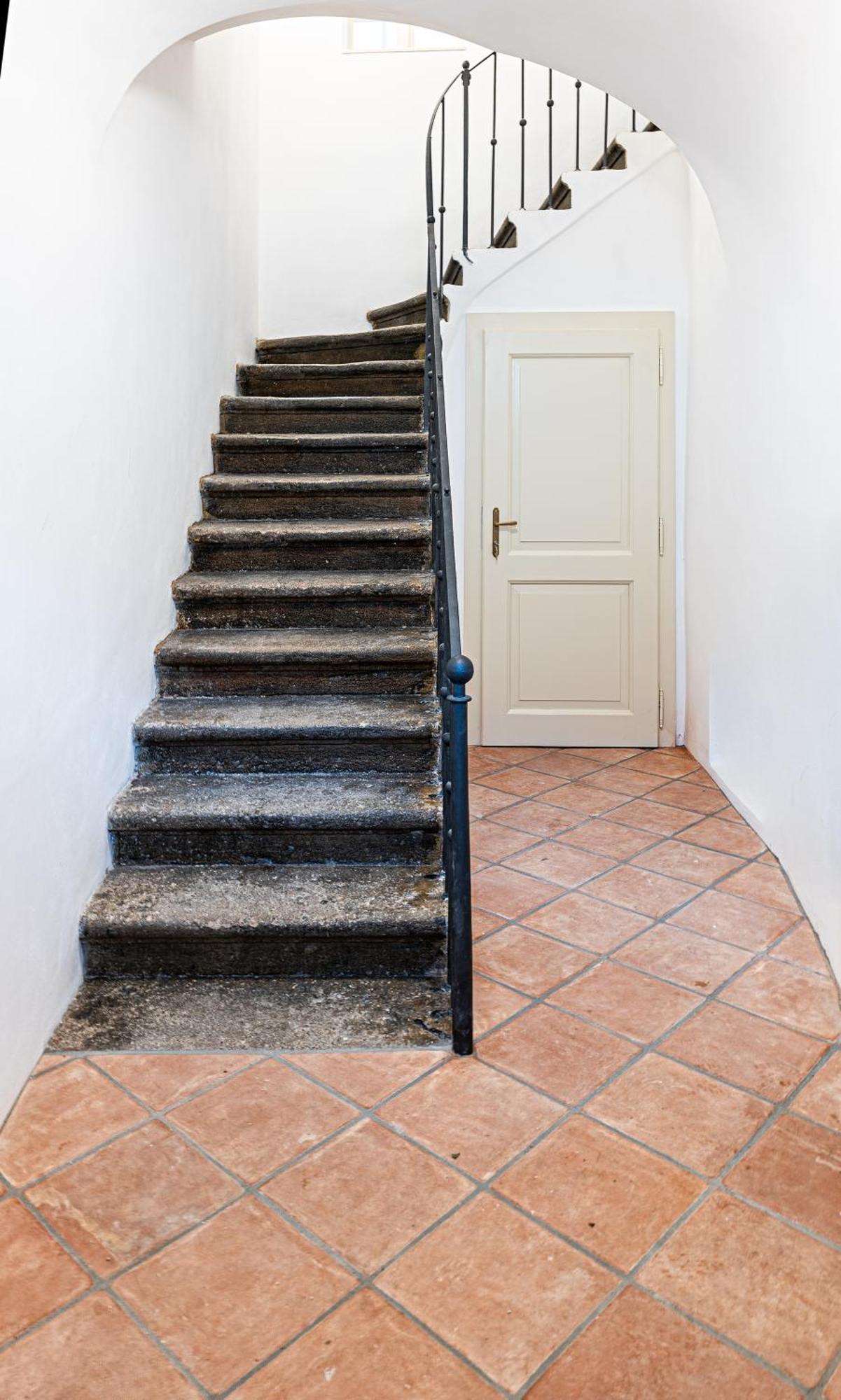 Beautifully Renovated At Lesser Town Apartamento