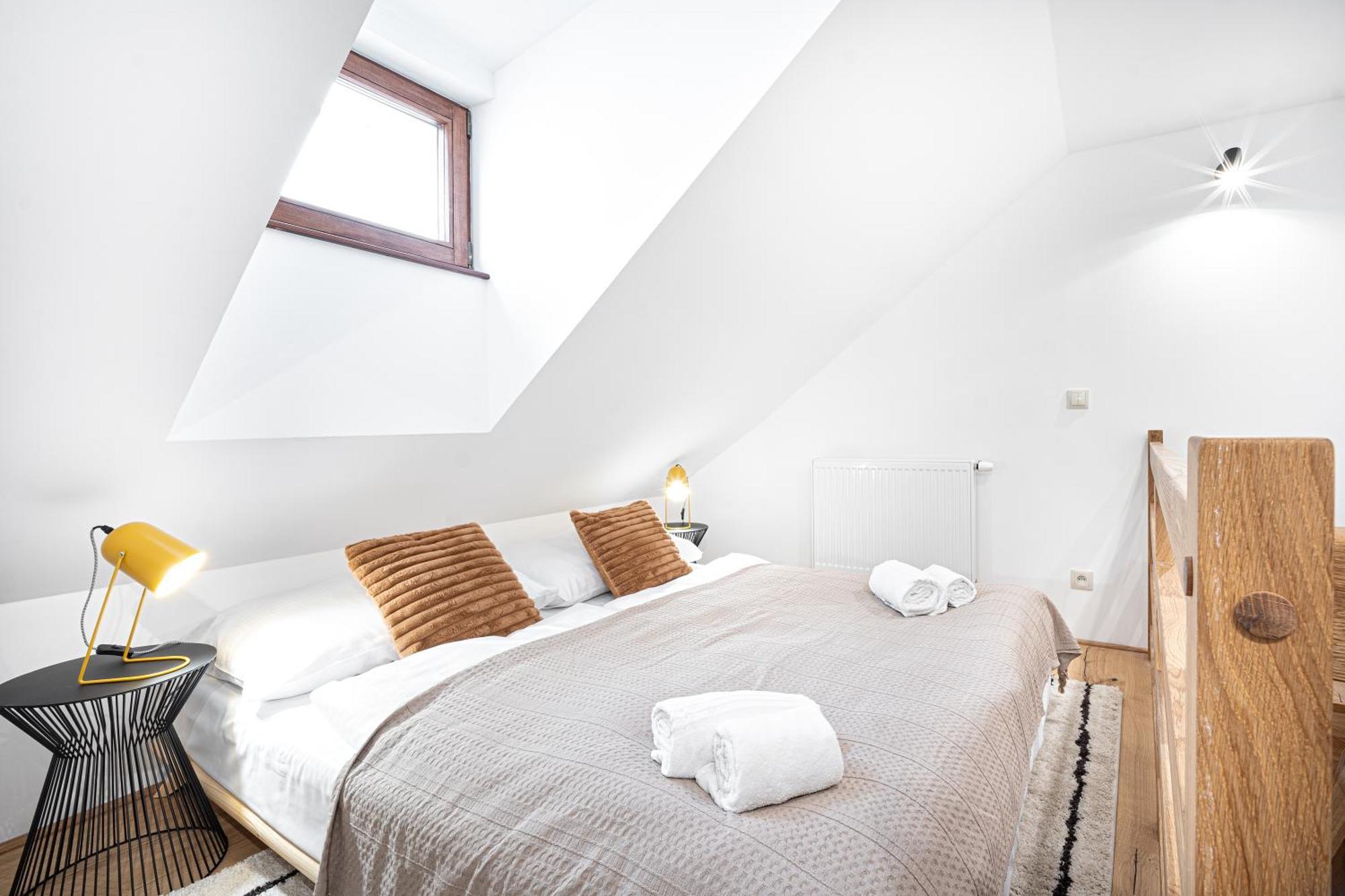 Beautifully Renovated At Lesser Town Apartamento