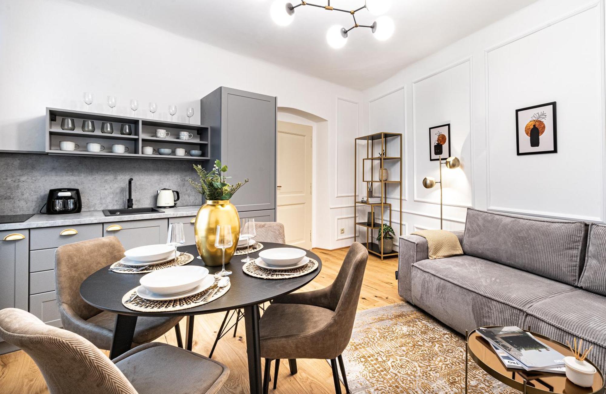Beautifully Renovated At Lesser Town Apartamento *