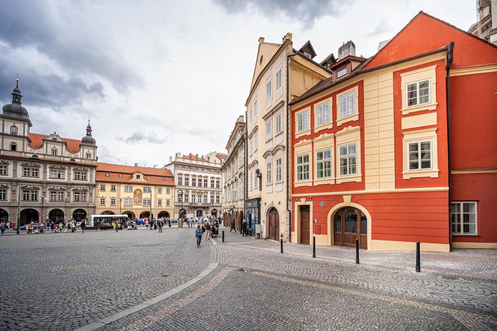Beautifully Renovated At Lesser Town Praga